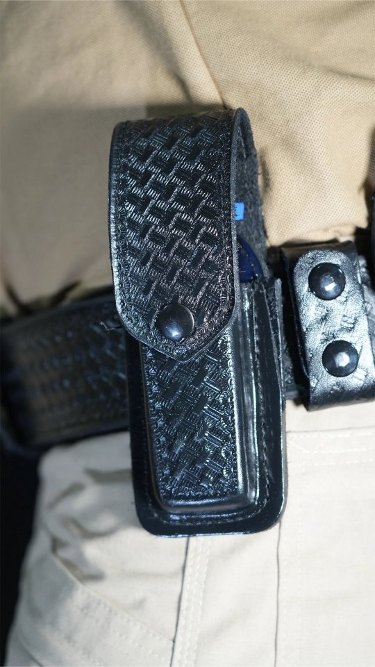 Fornitura de piel con accsesorios para policia